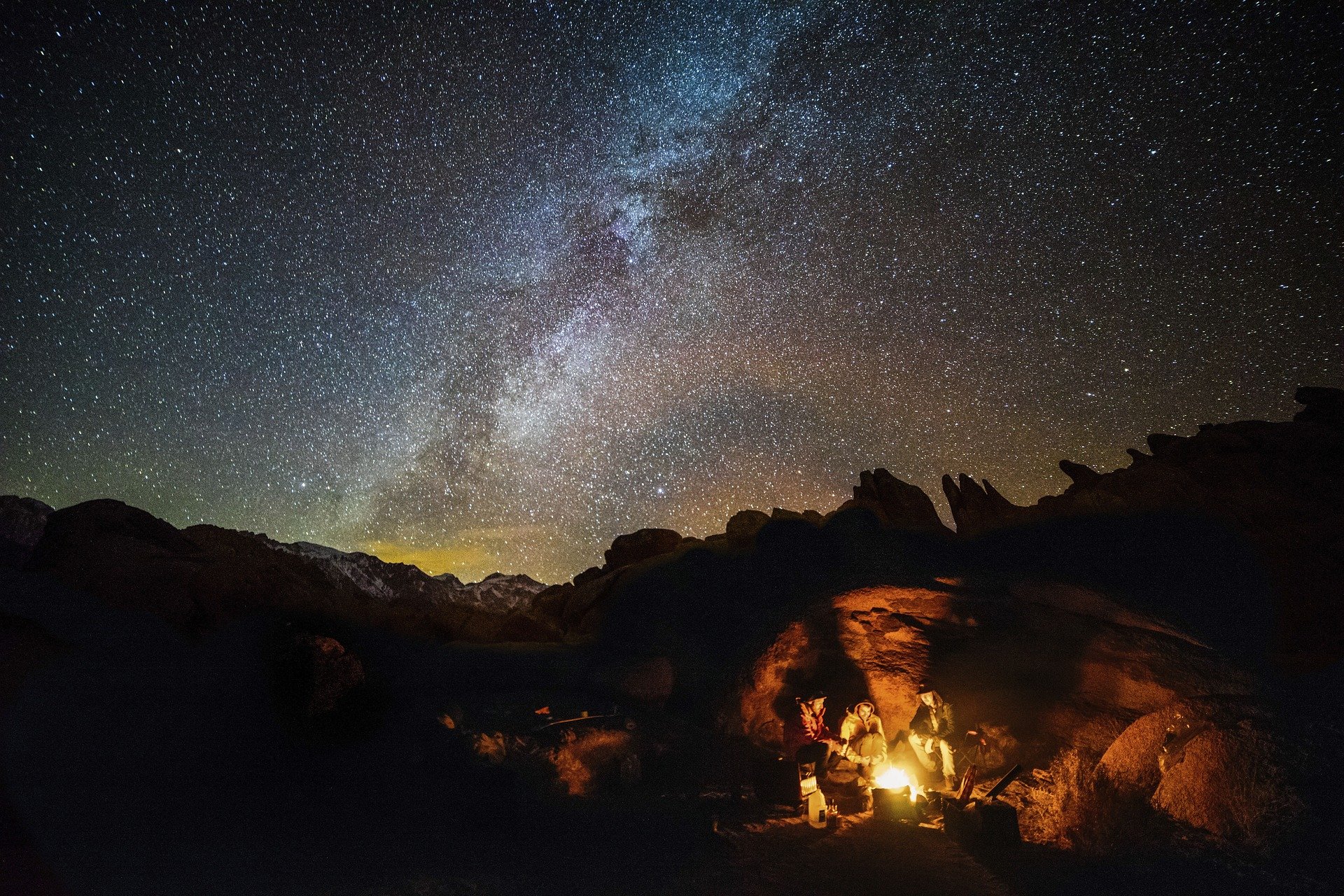 焚火と星空